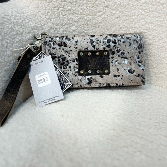 LV KEEP IT WRISTLET Brown SILVER Metallic Leopard Print NWT - Picture 3 of 6